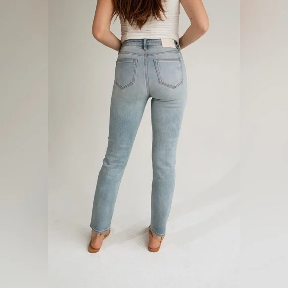 Carly Jeans Brooke Slim Straight Leg Jeans women’s sz 7 Light Wash stretch nwt - Picture 3 of 16